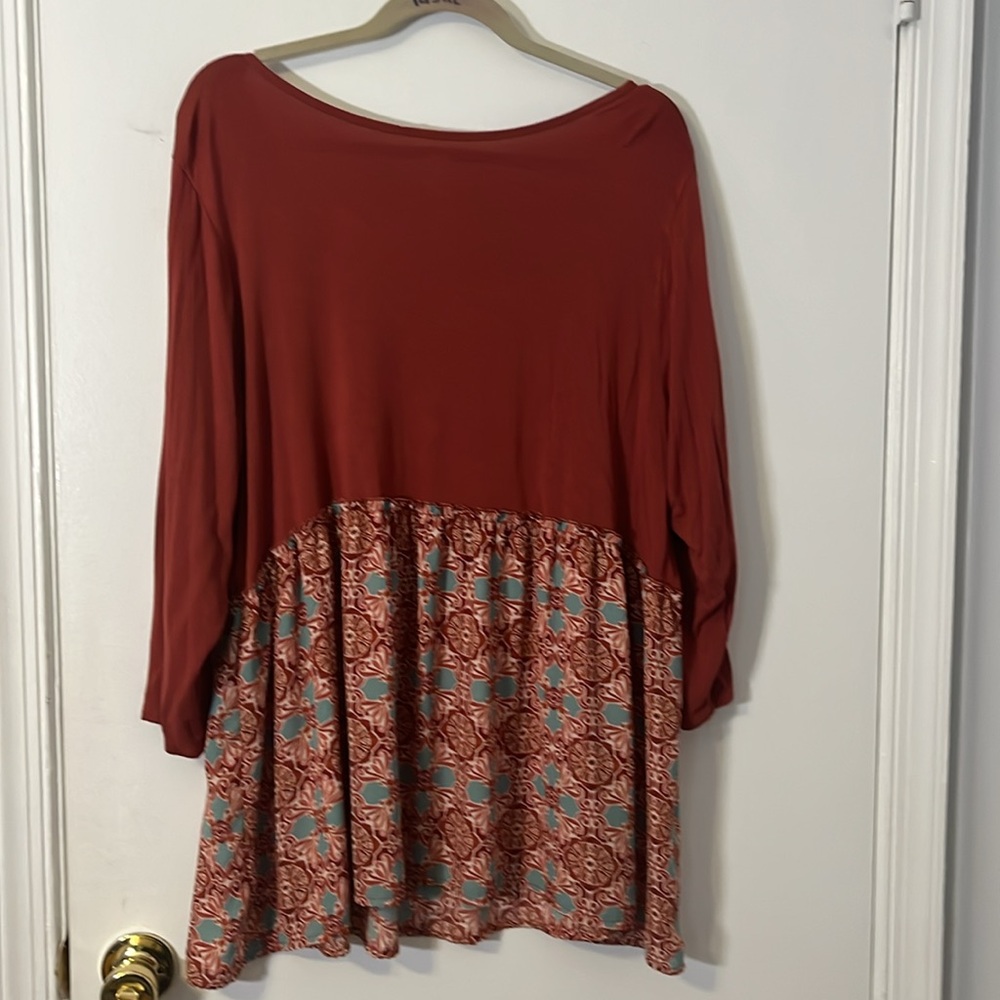 EVRI Women's Red and Teal Blouse - Picture 3 of 3